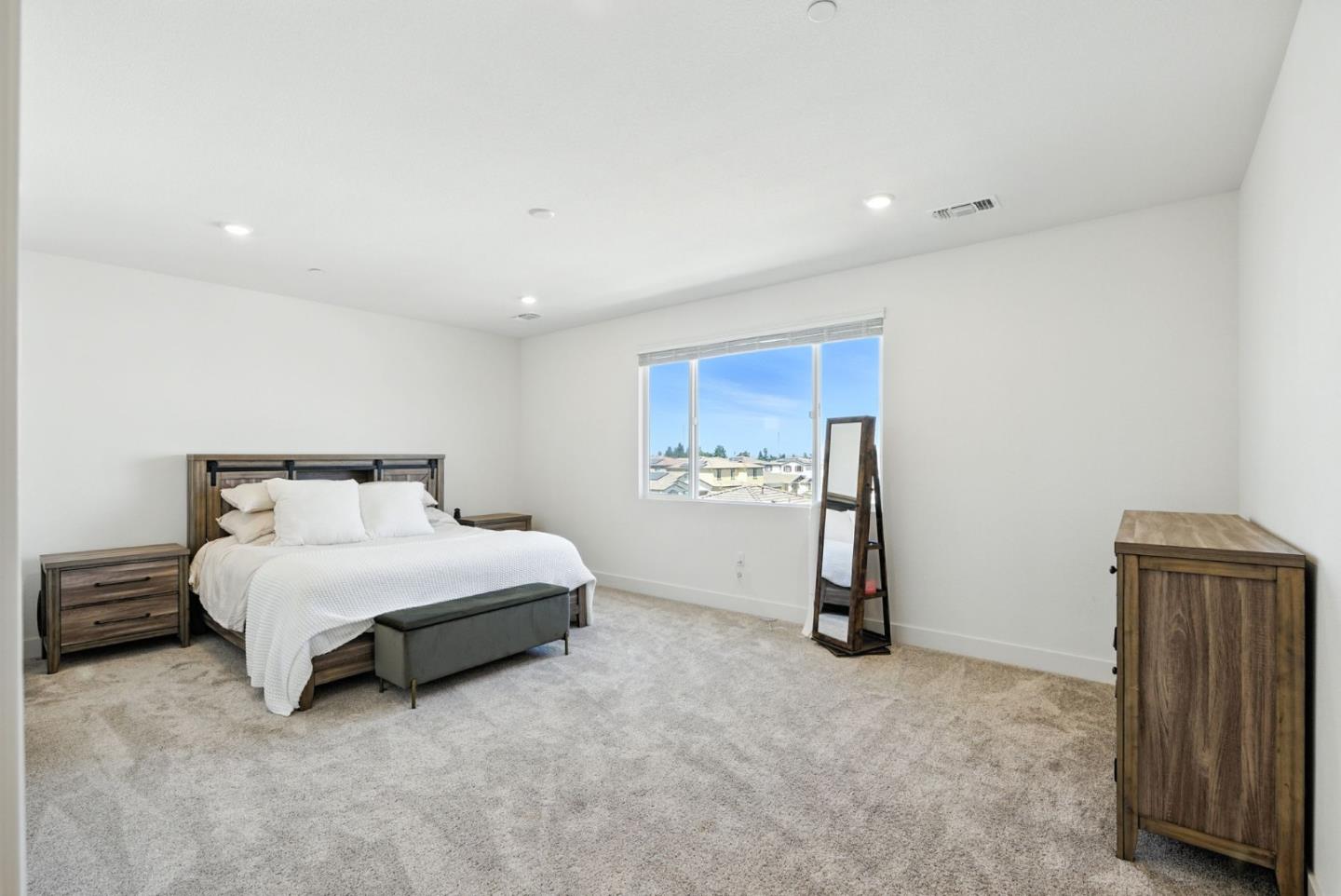 Detail Gallery Image 33 of 65 For 1900 Lotus Ct, Hollister,  CA 95023 - 5 Beds | 4 Baths