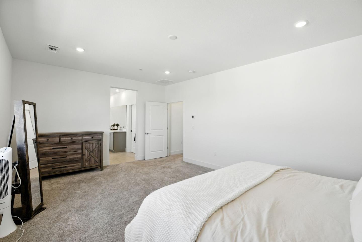 Detail Gallery Image 34 of 65 For 1900 Lotus Ct, Hollister,  CA 95023 - 5 Beds | 4 Baths