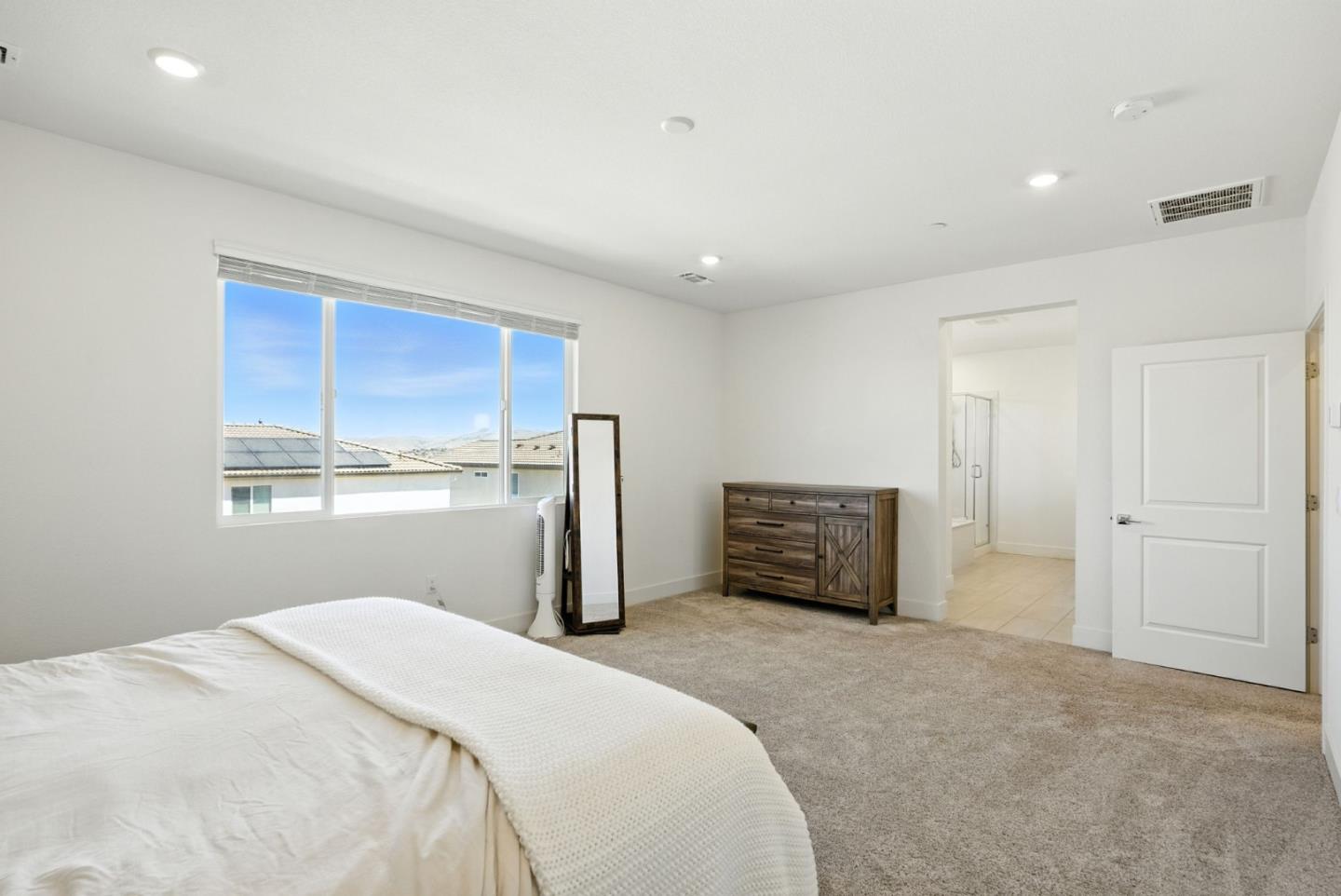 Detail Gallery Image 35 of 65 For 1900 Lotus Ct, Hollister,  CA 95023 - 5 Beds | 4 Baths