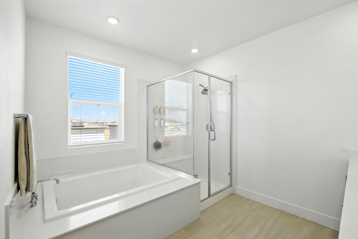 Detail Gallery Image 37 of 65 For 1900 Lotus Ct, Hollister,  CA 95023 - 5 Beds | 4 Baths