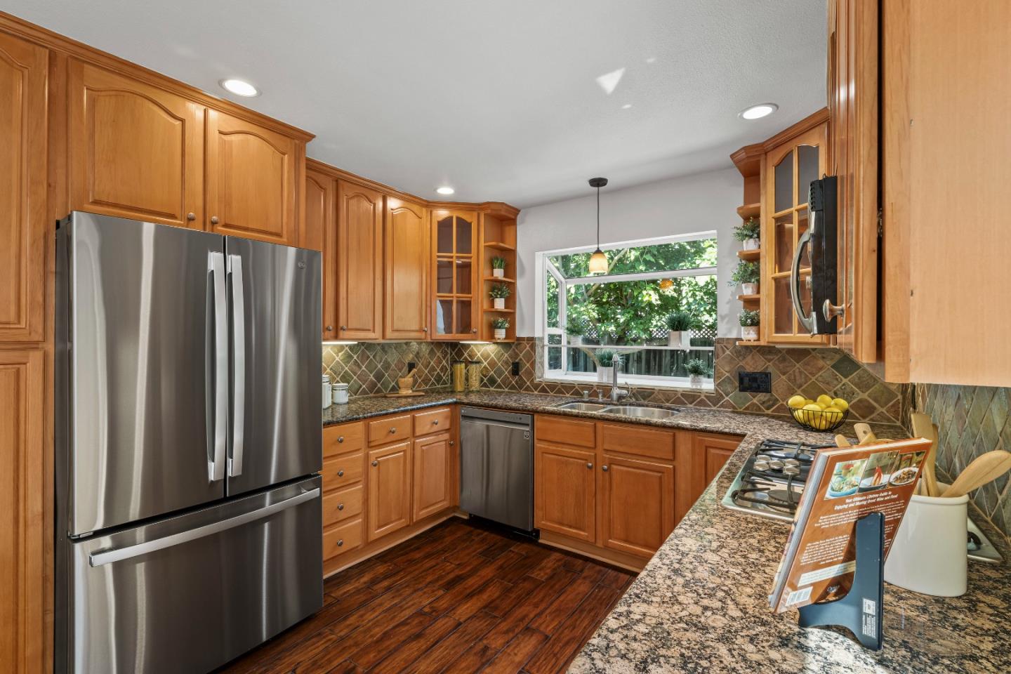Detail Gallery Image 14 of 32 For 6375 San Anselmo Way, San Jose,  CA 95119 - 2 Beds | 2 Baths