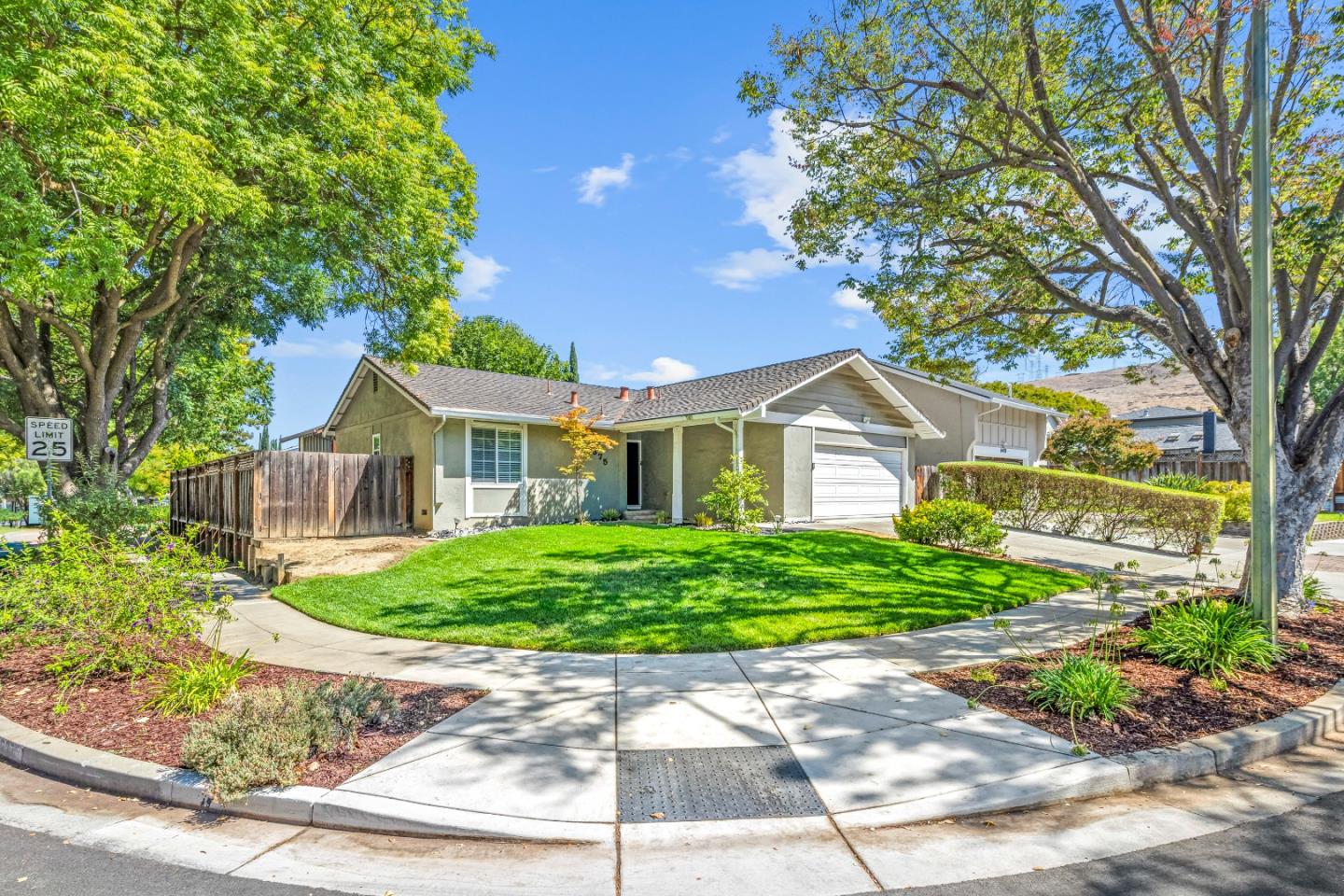 Detail Gallery Image 3 of 32 For 6375 San Anselmo Way, San Jose,  CA 95119 - 2 Beds | 2 Baths