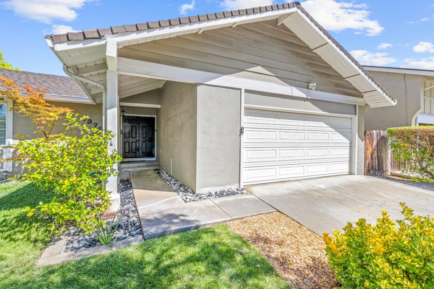 Detail Gallery Image 4 of 32 For 6375 San Anselmo Way, San Jose,  CA 95119 - 2 Beds | 2 Baths