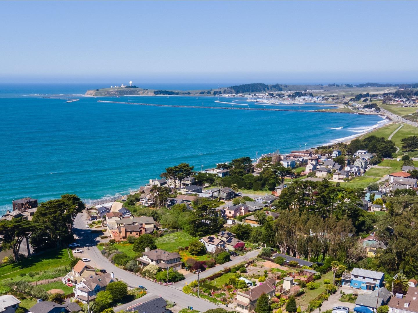 Detail Gallery Image 3 of 4 For 121 Magellan Ave, Half Moon Bay,  CA 94019 - – Beds | – Baths