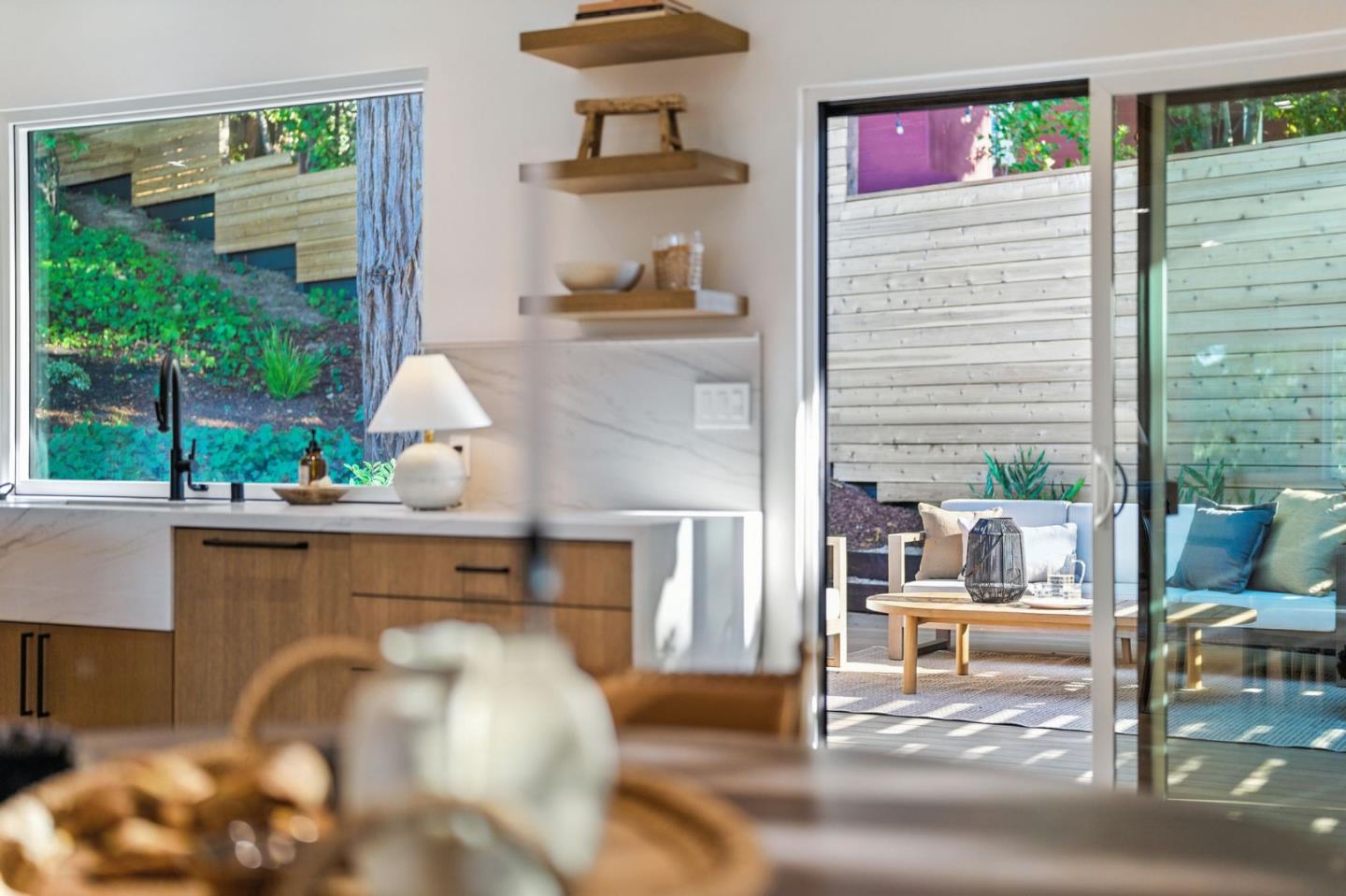 Detail Gallery Image 11 of 42 For 633 Manzanita Ave, Corte Madera,  CA 94925 - 4 Beds | 4/1 Baths