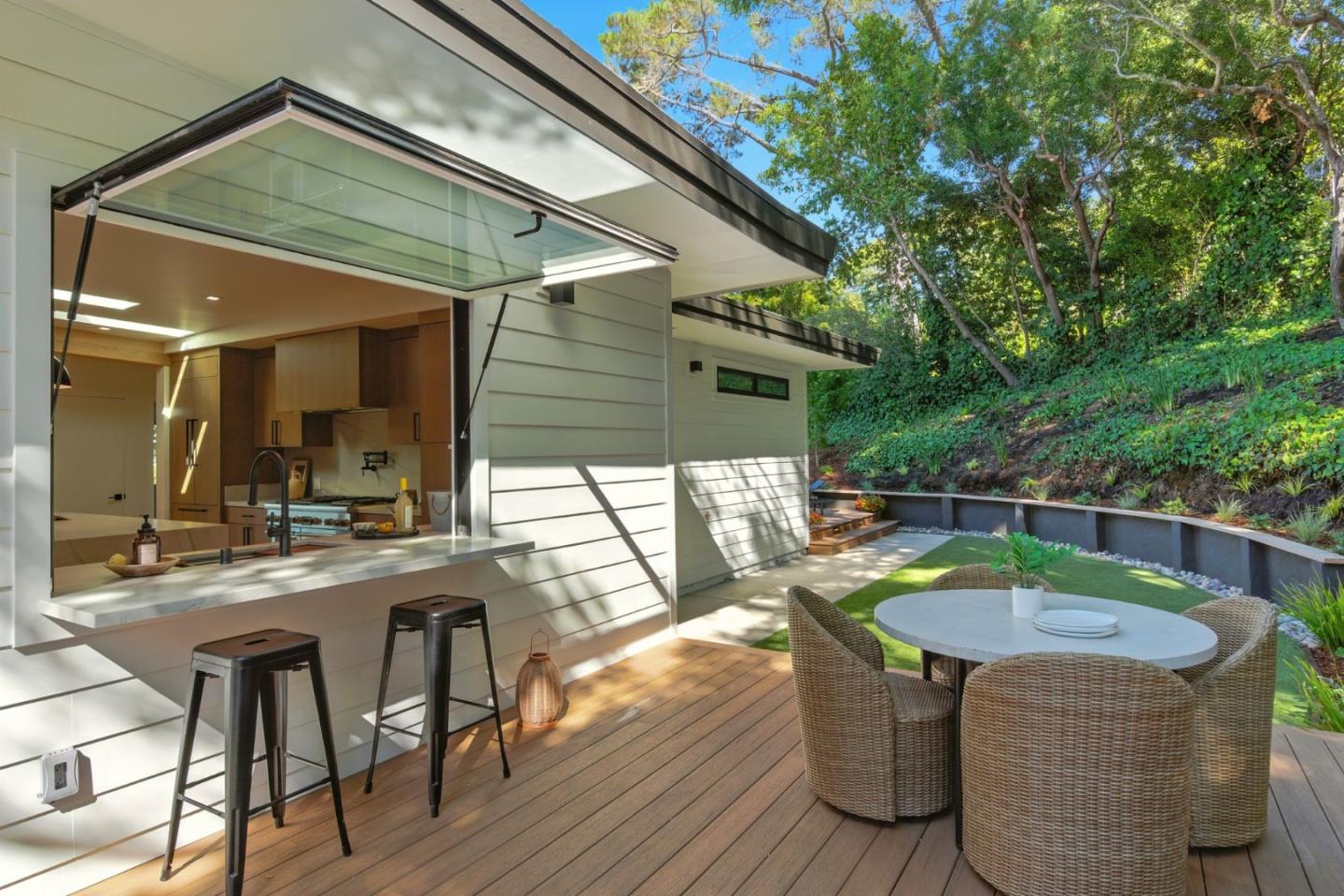 Detail Gallery Image 12 of 42 For 633 Manzanita Ave, Corte Madera,  CA 94925 - 4 Beds | 4/1 Baths