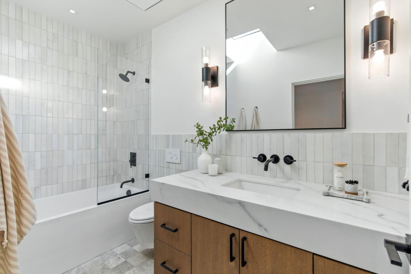 Detail Gallery Image 28 of 42 For 633 Manzanita Ave, Corte Madera,  CA 94925 - 4 Beds | 4/1 Baths
