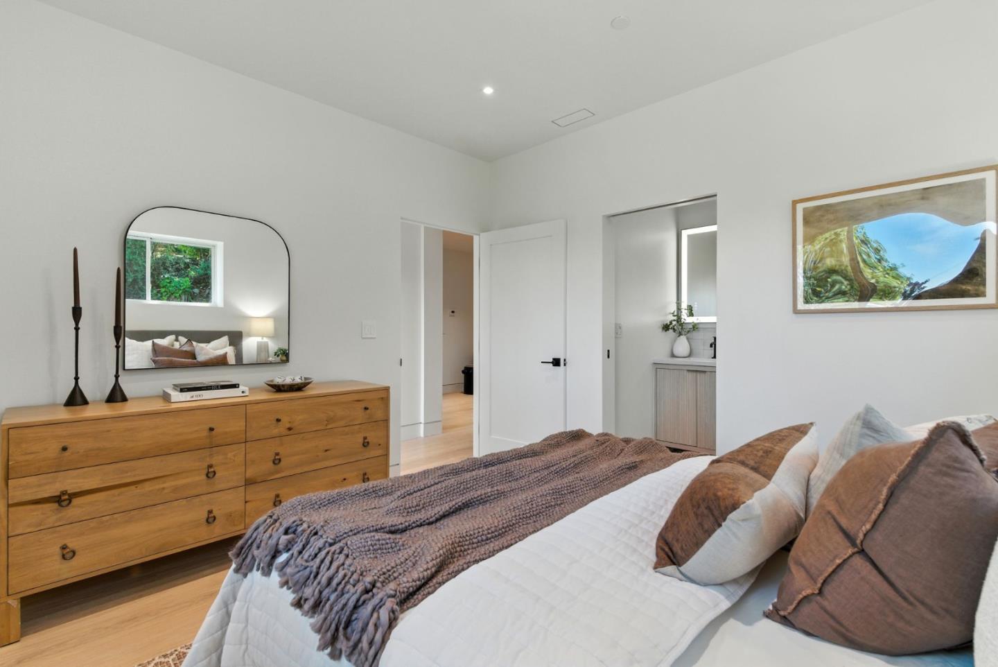 Detail Gallery Image 32 of 42 For 633 Manzanita Ave, Corte Madera,  CA 94925 - 4 Beds | 4/1 Baths