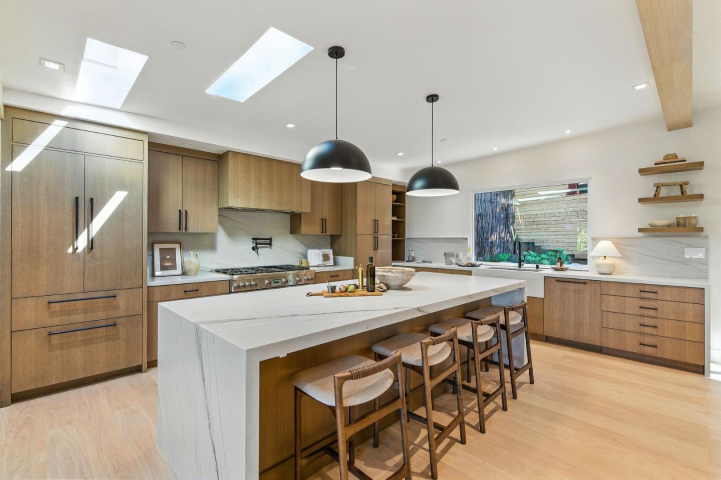 Detail Gallery Image 4 of 42 For 633 Manzanita Ave, Corte Madera,  CA 94925 - 4 Beds | 4/1 Baths