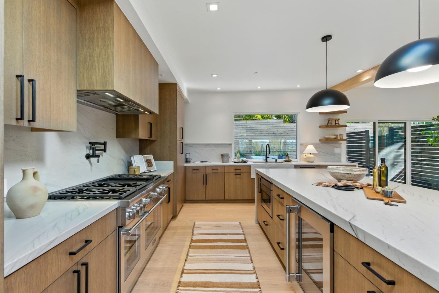 Detail Gallery Image 6 of 42 For 633 Manzanita Ave, Corte Madera,  CA 94925 - 4 Beds | 4/1 Baths