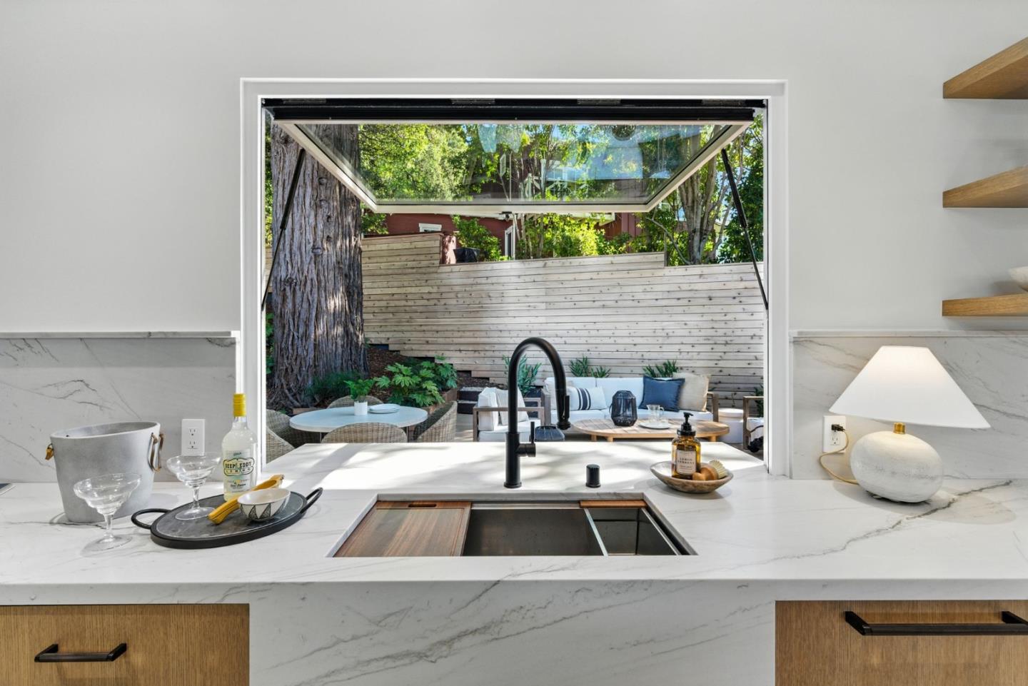 Detail Gallery Image 9 of 42 For 633 Manzanita Ave, Corte Madera,  CA 94925 - 4 Beds | 4/1 Baths