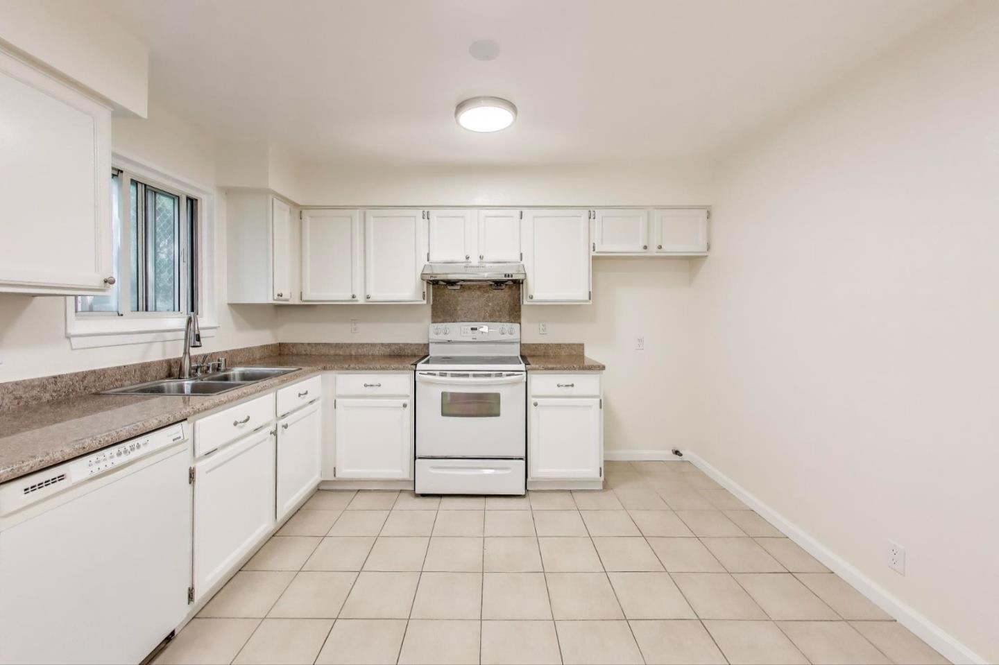 Detail Gallery Image 8 of 20 For 286 Barbara Ln, Daly City,  CA 94015 - 2 Beds | 1/1 Baths