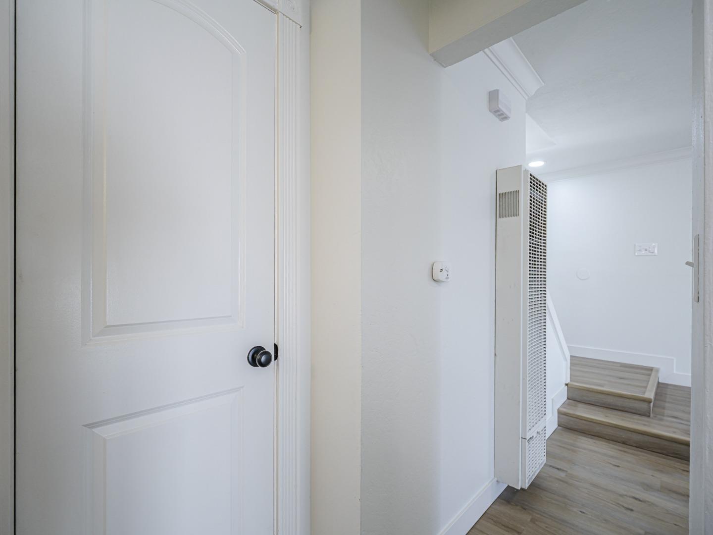 Detail Gallery Image 16 of 46 For 914 Acosta Plaza #111,  Salinas,  CA 93905 - 4 Beds | 2 Baths