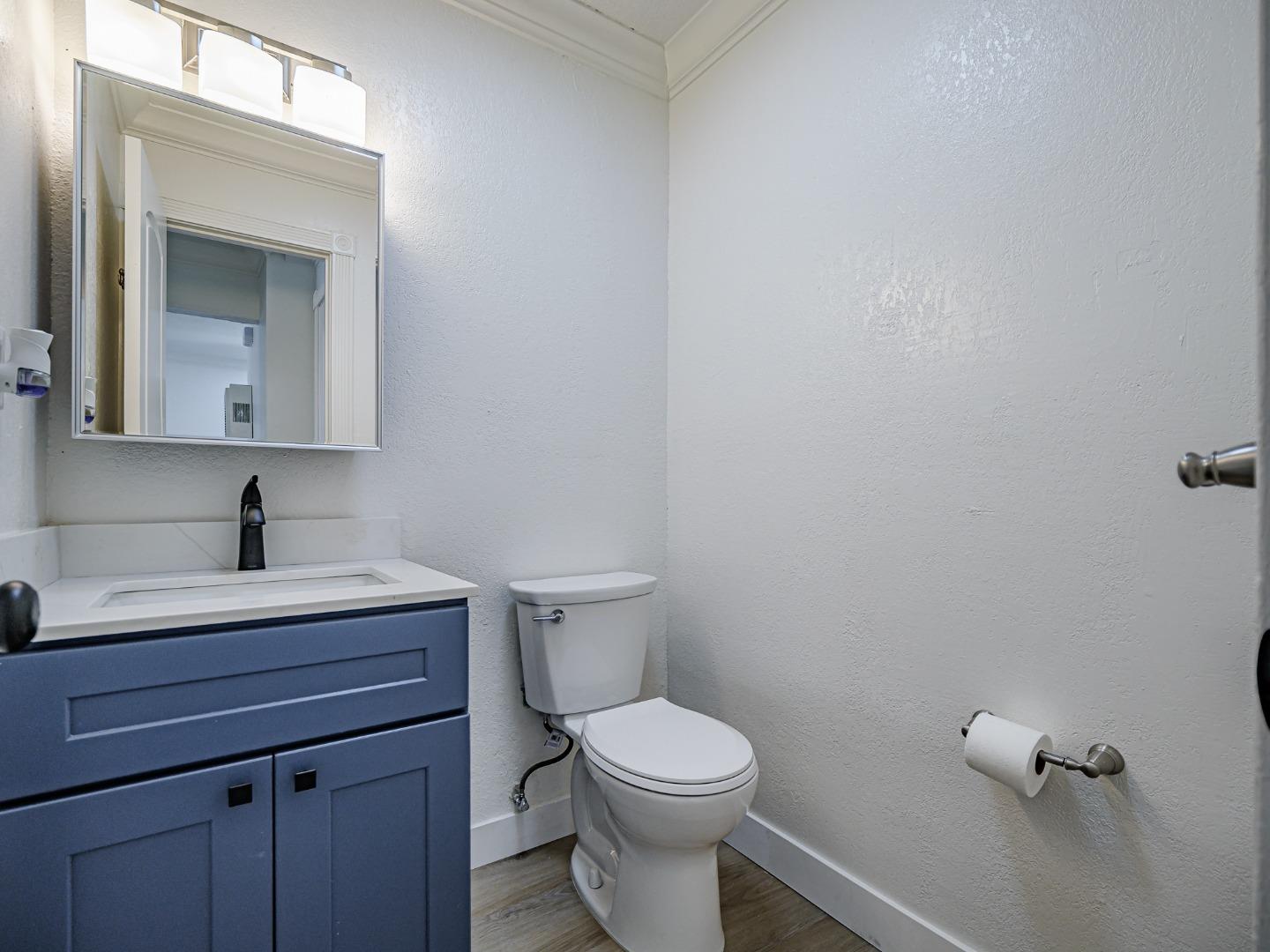 Detail Gallery Image 17 of 46 For 914 Acosta Plaza #111,  Salinas,  CA 93905 - 4 Beds | 2 Baths