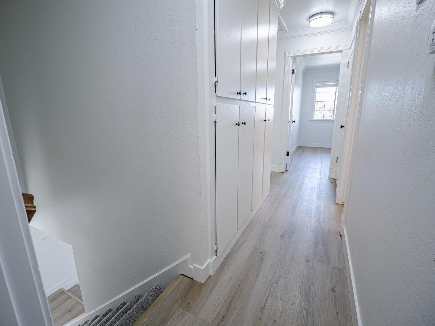 Detail Gallery Image 19 of 46 For 914 Acosta Plaza #111,  Salinas,  CA 93905 - 4 Beds | 2 Baths