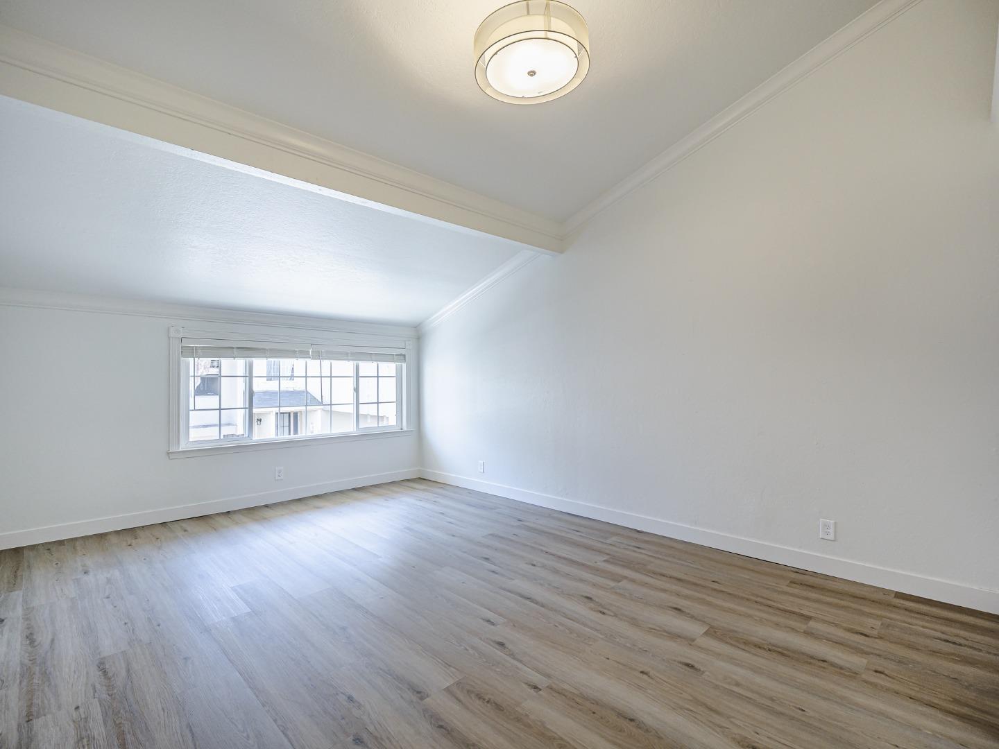 Detail Gallery Image 21 of 46 For 914 Acosta Plaza #111,  Salinas,  CA 93905 - 4 Beds | 2 Baths