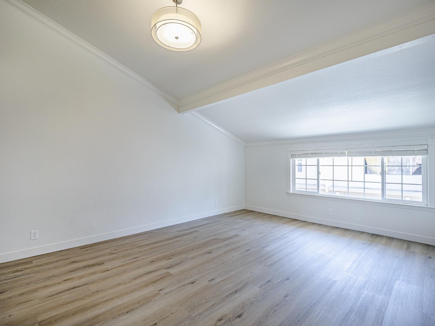 Detail Gallery Image 22 of 46 For 914 Acosta Plaza #111,  Salinas,  CA 93905 - 4 Beds | 2 Baths