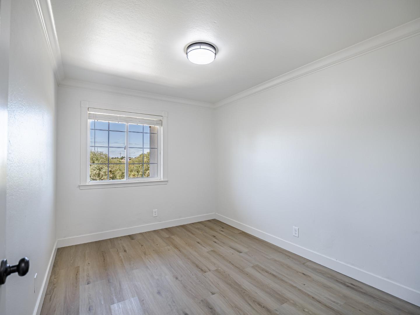 Detail Gallery Image 29 of 46 For 914 Acosta Plaza #111,  Salinas,  CA 93905 - 4 Beds | 2 Baths
