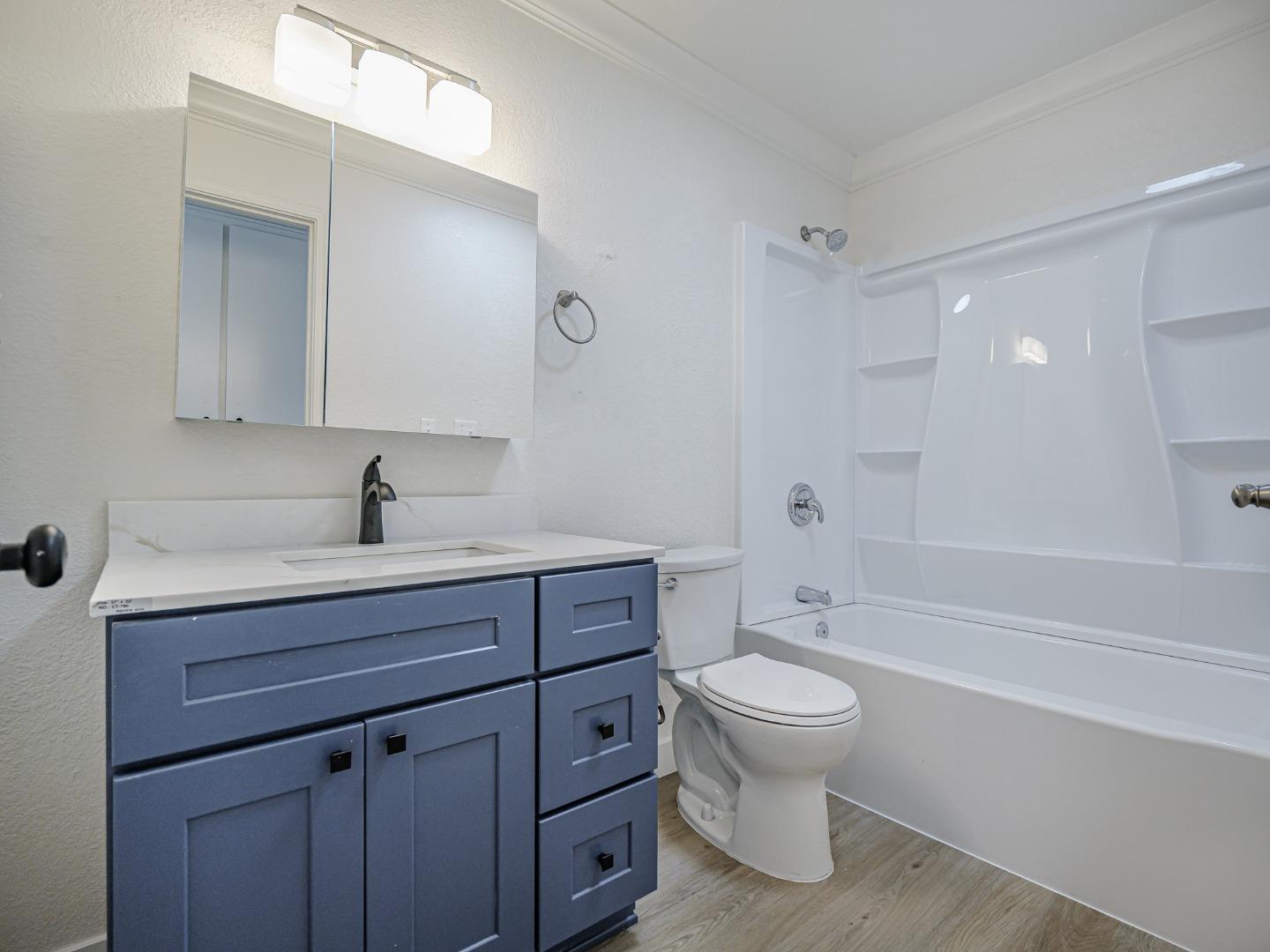 Detail Gallery Image 32 of 46 For 914 Acosta Plaza #111,  Salinas,  CA 93905 - 4 Beds | 2 Baths