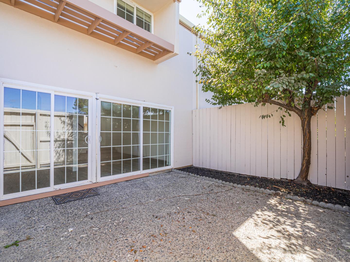 Detail Gallery Image 35 of 46 For 914 Acosta Plaza #111,  Salinas,  CA 93905 - 4 Beds | 2 Baths
