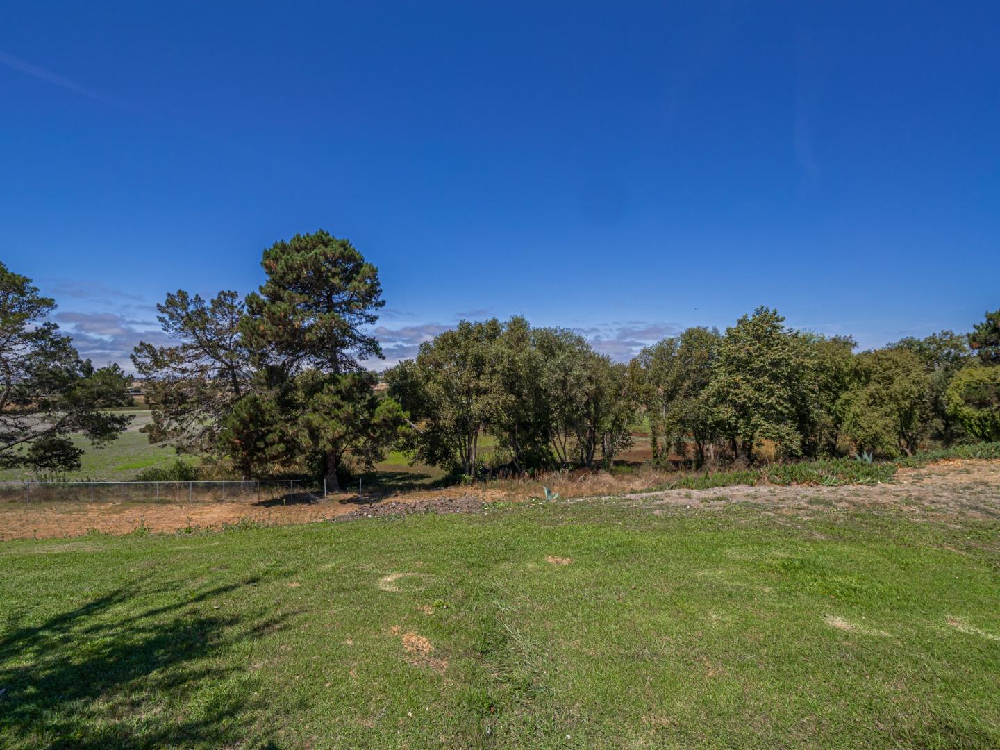 Detail Gallery Image 37 of 46 For 914 Acosta Plaza #111,  Salinas,  CA 93905 - 4 Beds | 2 Baths