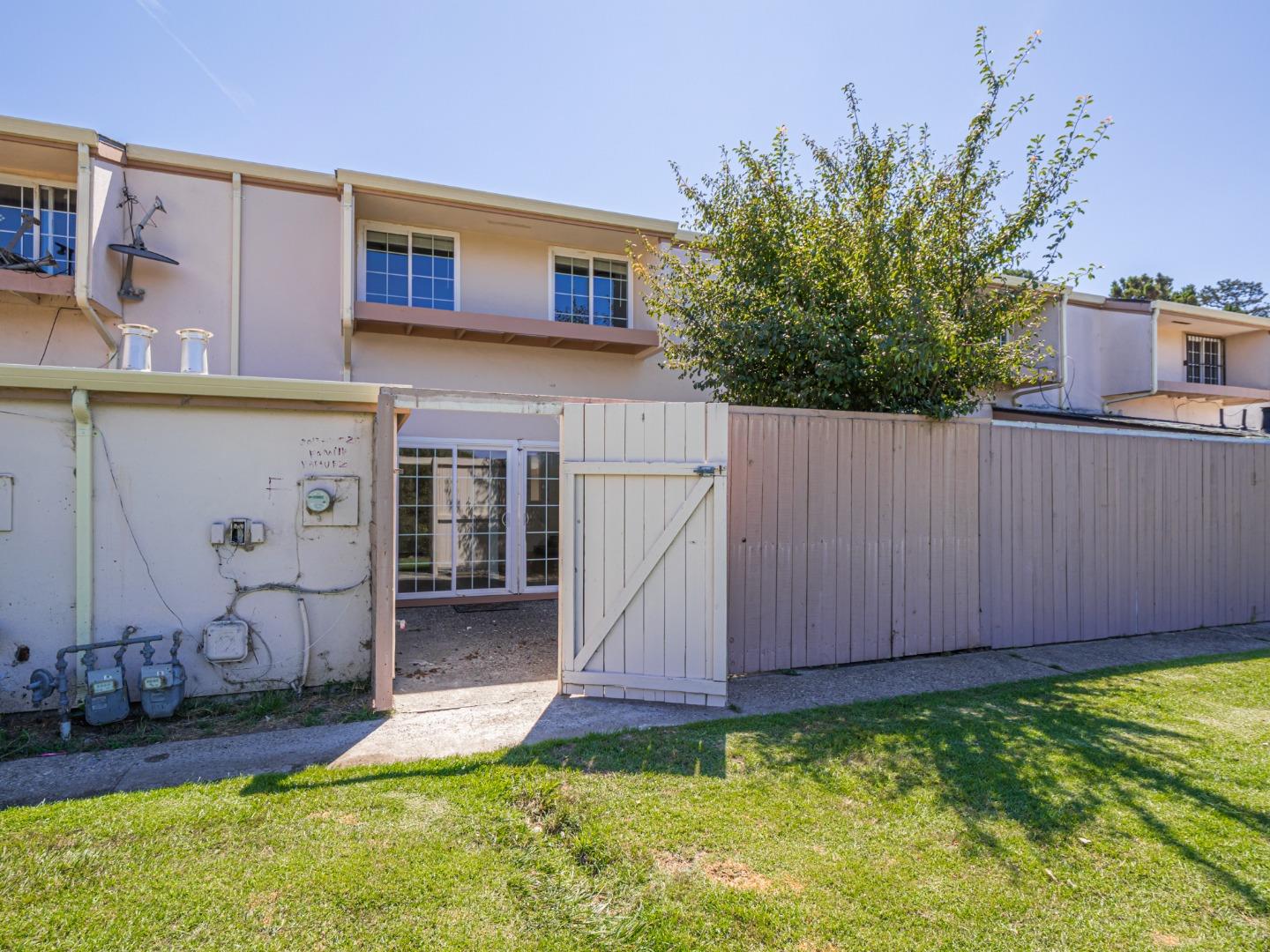 Detail Gallery Image 38 of 46 For 914 Acosta Plaza #111,  Salinas,  CA 93905 - 4 Beds | 2 Baths