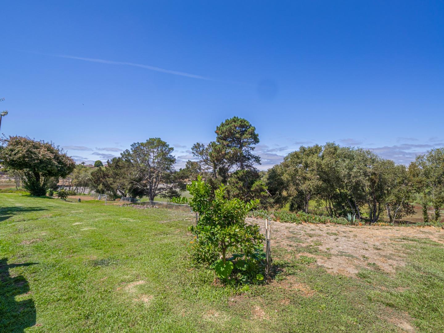 Detail Gallery Image 41 of 46 For 914 Acosta Plaza #111,  Salinas,  CA 93905 - 4 Beds | 2 Baths
