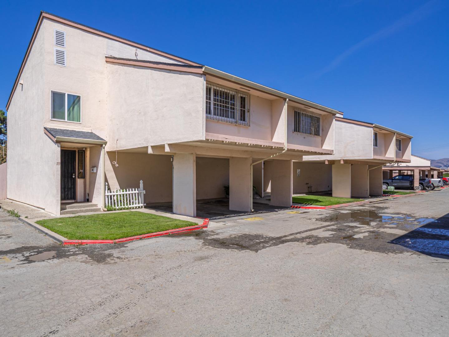 Detail Gallery Image 45 of 46 For 914 Acosta Plaza #111,  Salinas,  CA 93905 - 4 Beds | 2 Baths