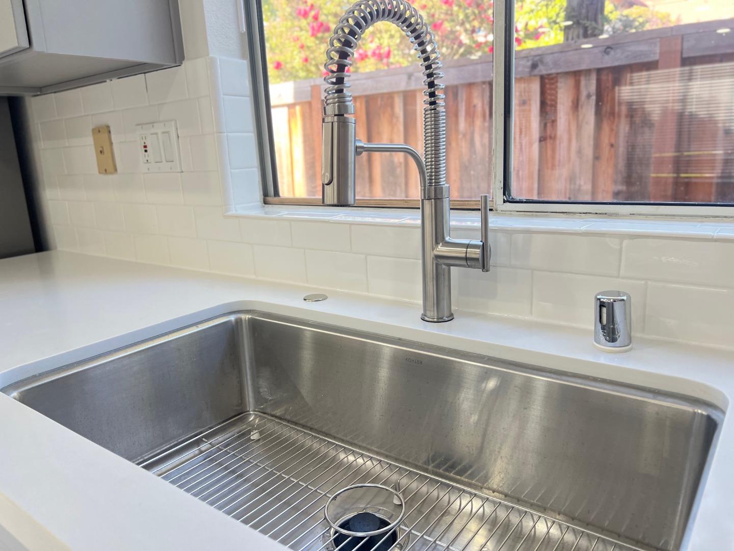 Detail Gallery Image 6 of 22 For 1623 Sawgrass Dr, San Jose,  CA 95116 - 4 Beds | 2/1 Baths