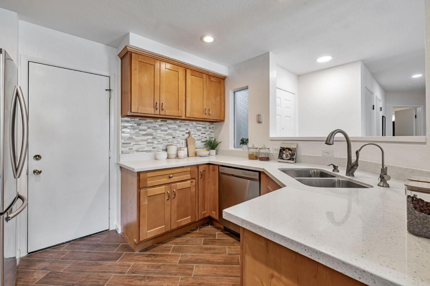 Detail Gallery Image 10 of 39 For 5220 Fairbanks Cmn, Fremont,  CA 94555 - 2 Beds | 1 Baths