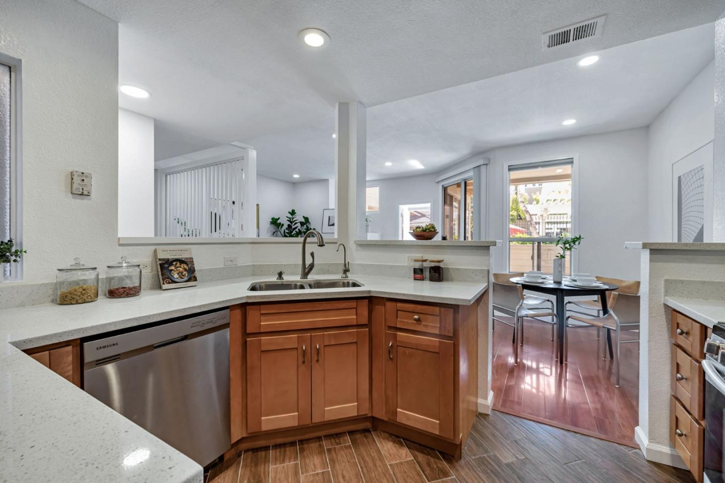 Detail Gallery Image 11 of 39 For 5220 Fairbanks Cmn, Fremont,  CA 94555 - 2 Beds | 1 Baths