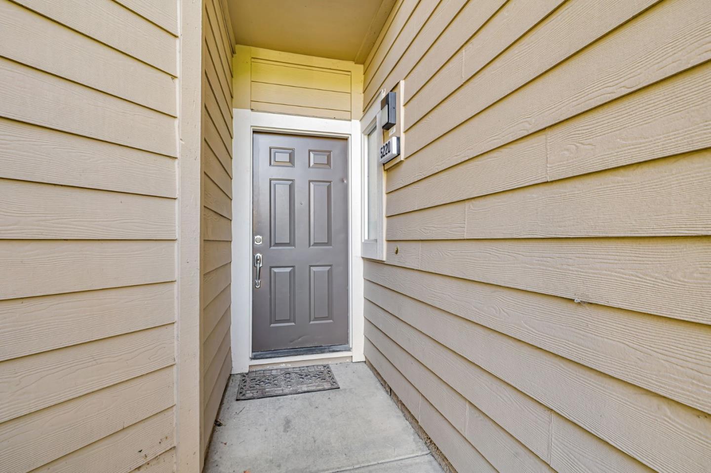 Detail Gallery Image 4 of 39 For 5220 Fairbanks Cmn, Fremont,  CA 94555 - 2 Beds | 1 Baths