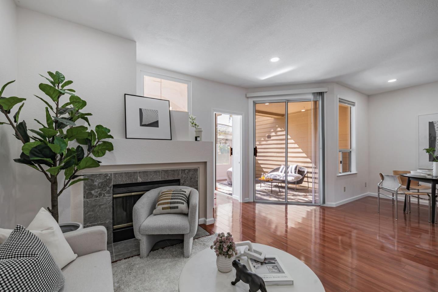 Detail Gallery Image 8 of 39 For 5220 Fairbanks Cmn, Fremont,  CA 94555 - 2 Beds | 1 Baths
