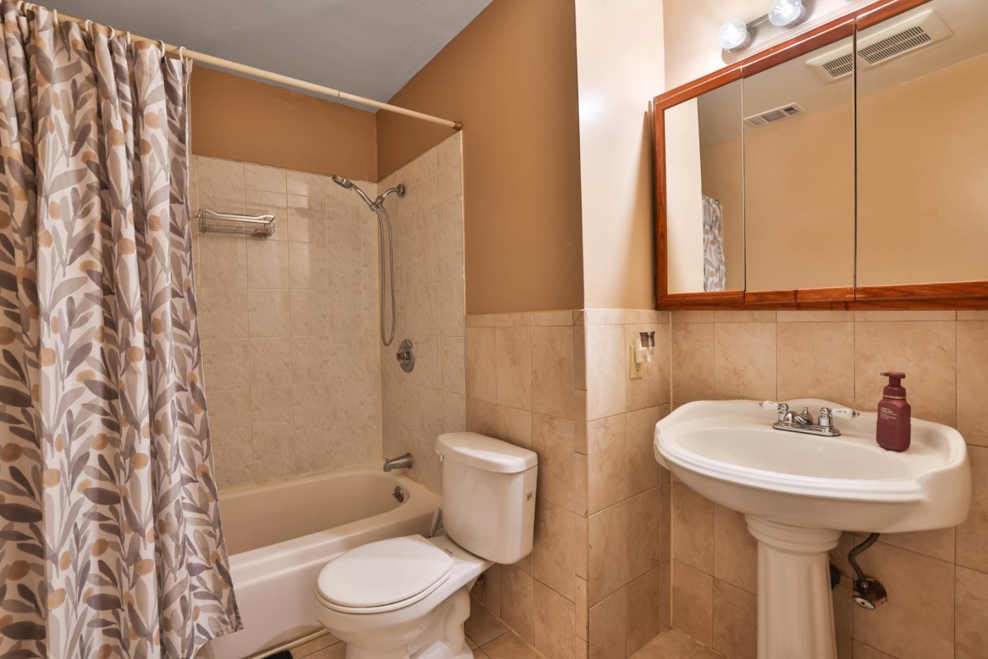 Detail Gallery Image 12 of 19 For 1899 Bermuda Way, San Jose,  CA 95122 - 4 Beds | 2 Baths