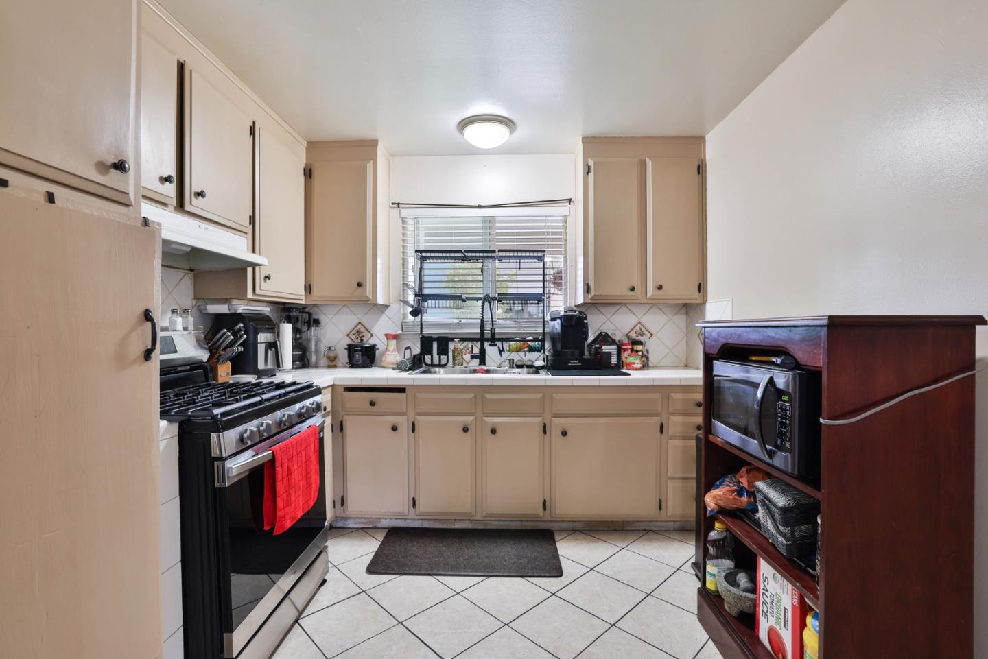 Detail Gallery Image 4 of 19 For 1899 Bermuda Way, San Jose,  CA 95122 - 4 Beds | 2 Baths
