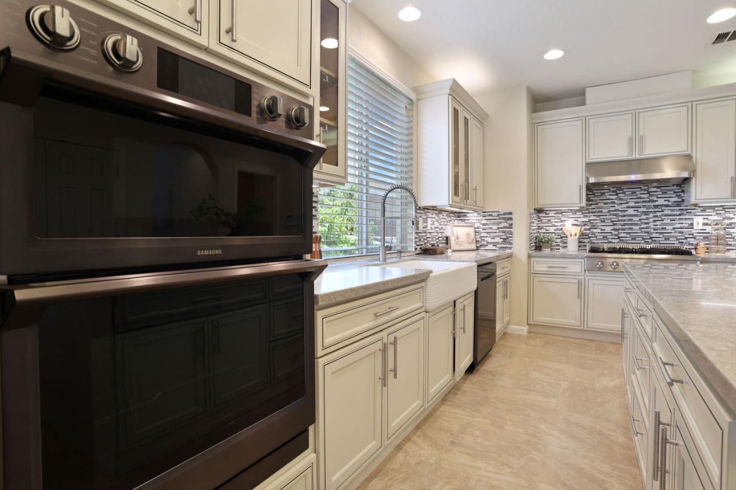 Detail Gallery Image 10 of 46 For 2265 Barcelona Dr, Tracy,  CA 95377 - 5 Beds | 2/1 Baths