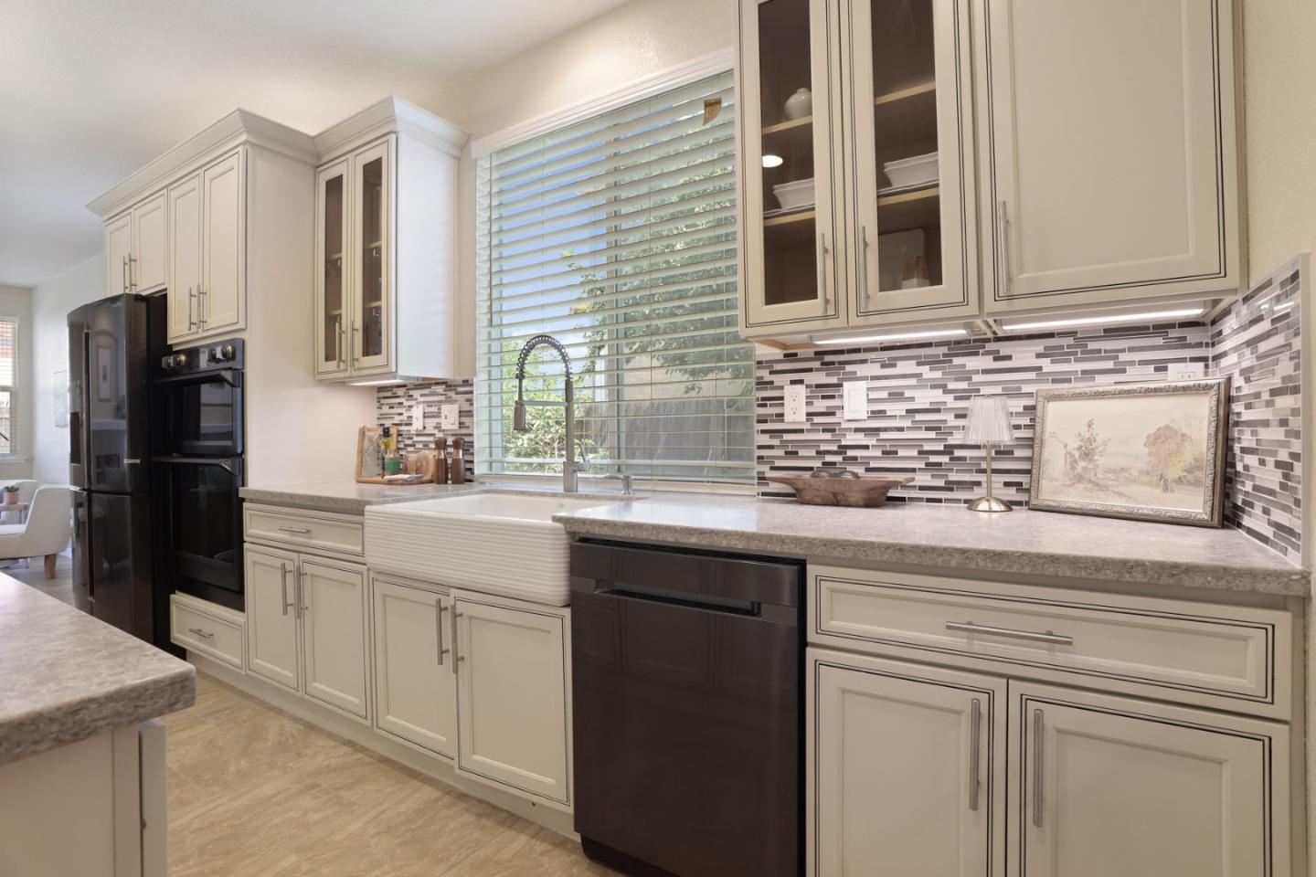 Detail Gallery Image 11 of 46 For 2265 Barcelona Dr, Tracy,  CA 95377 - 5 Beds | 2/1 Baths