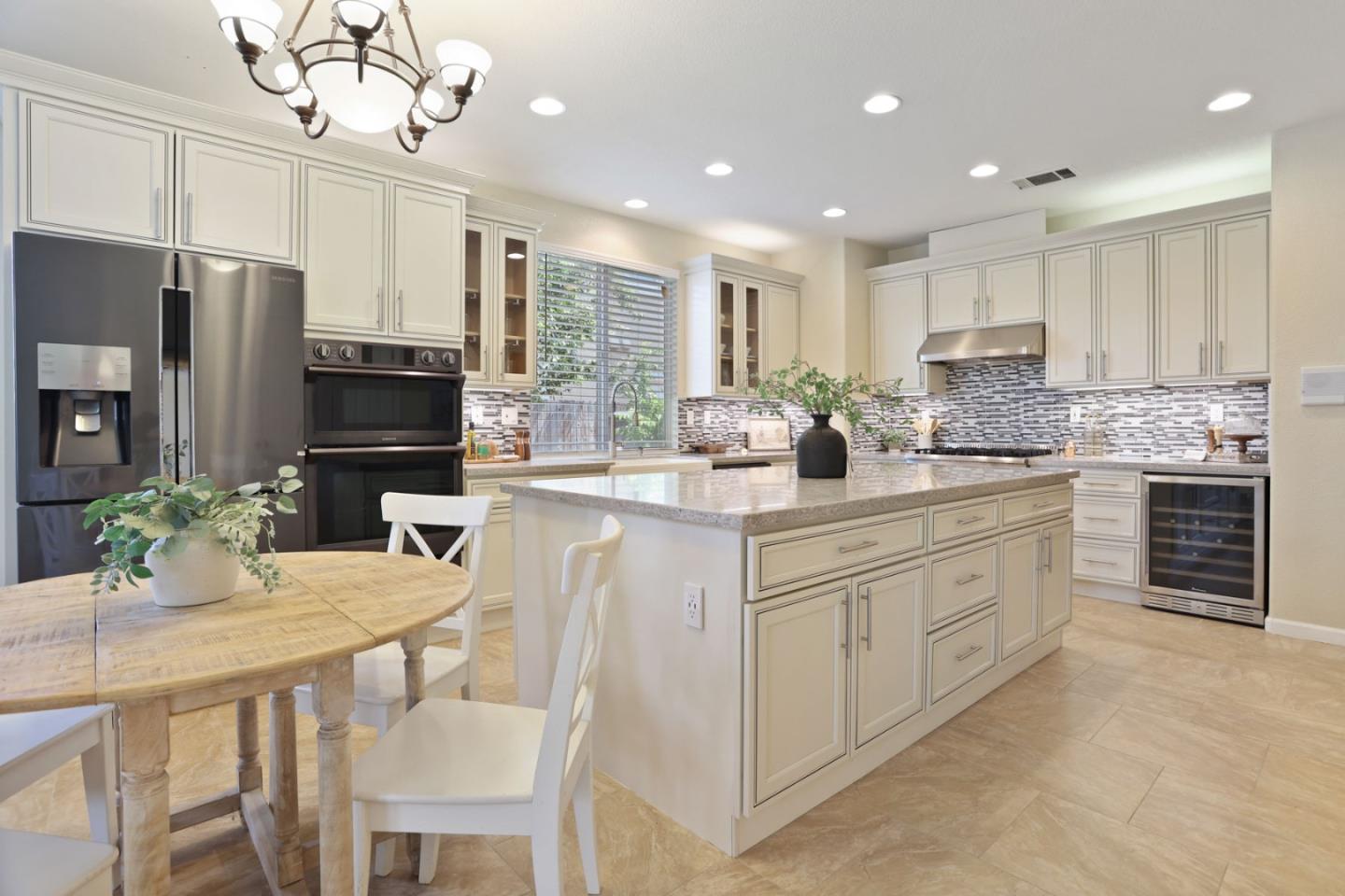 Detail Gallery Image 9 of 46 For 2265 Barcelona Dr, Tracy,  CA 95377 - 5 Beds | 2/1 Baths
