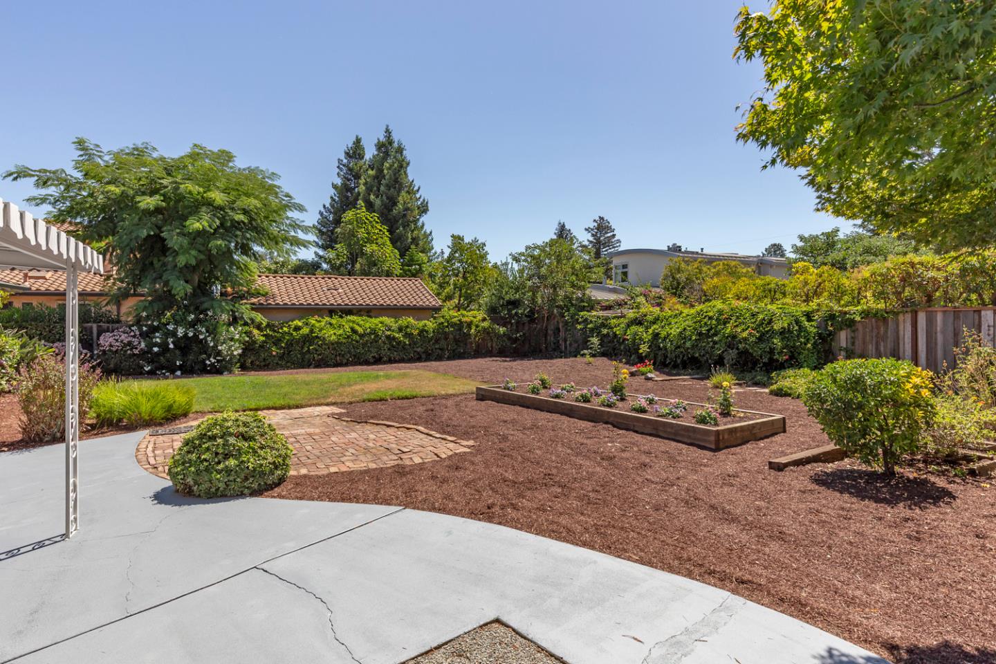 Detail Gallery Image 16 of 19 For 384 Cuesta Dr, Los Altos,  CA 94024 - 3 Beds | 2 Baths