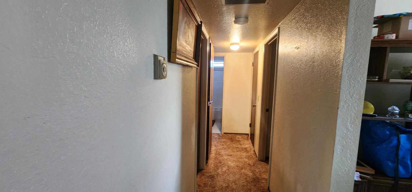 Detail Gallery Image 11 of 19 For 950 Peach Ct, Hollister,  CA 95023 - 3 Beds | 2 Baths