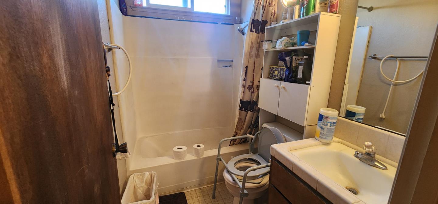 Detail Gallery Image 17 of 19 For 950 Peach Ct, Hollister,  CA 95023 - 3 Beds | 2 Baths