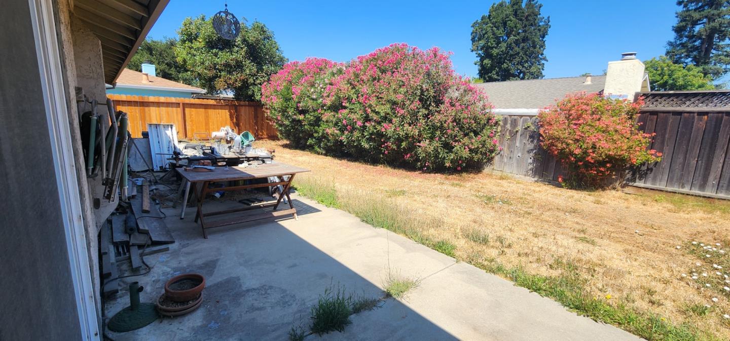 Detail Gallery Image 18 of 19 For 950 Peach Ct, Hollister,  CA 95023 - 3 Beds | 2 Baths