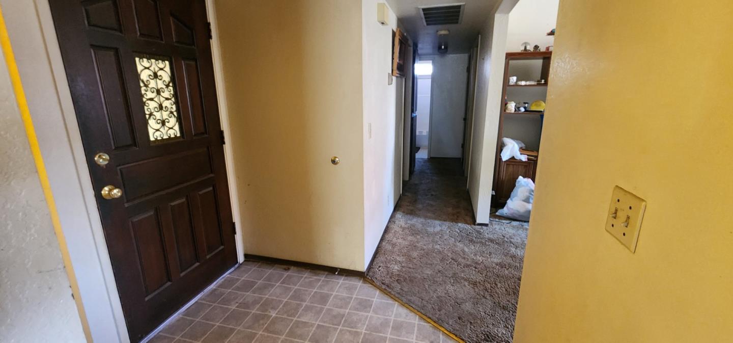 Detail Gallery Image 3 of 19 For 950 Peach Ct, Hollister,  CA 95023 - 3 Beds | 2 Baths
