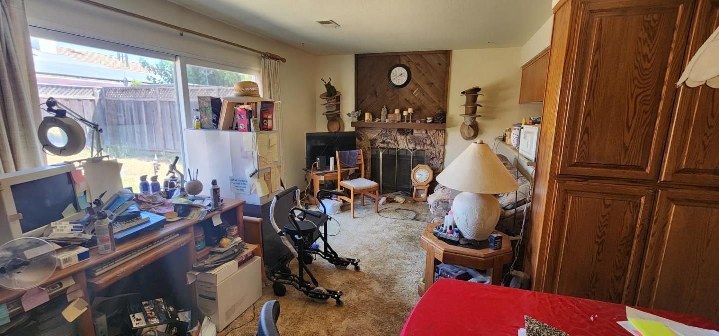 Detail Gallery Image 9 of 19 For 950 Peach Ct, Hollister,  CA 95023 - 3 Beds | 2 Baths