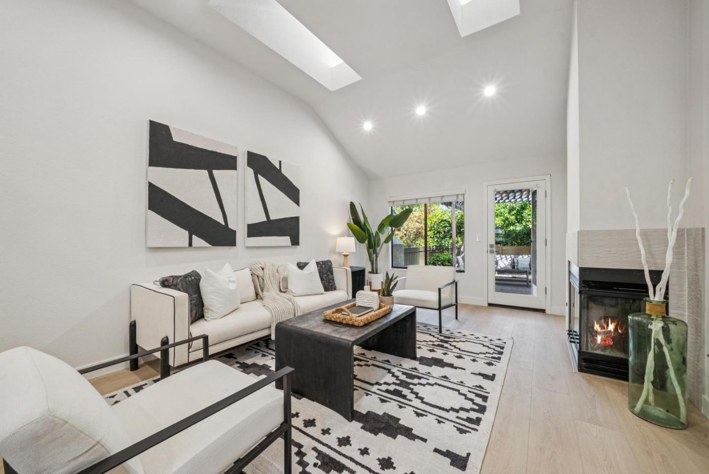 Detail Gallery Image 3 of 20 For 7597 Tayside Ct, San Jose,  CA 95135 - 2 Beds | 2 Baths