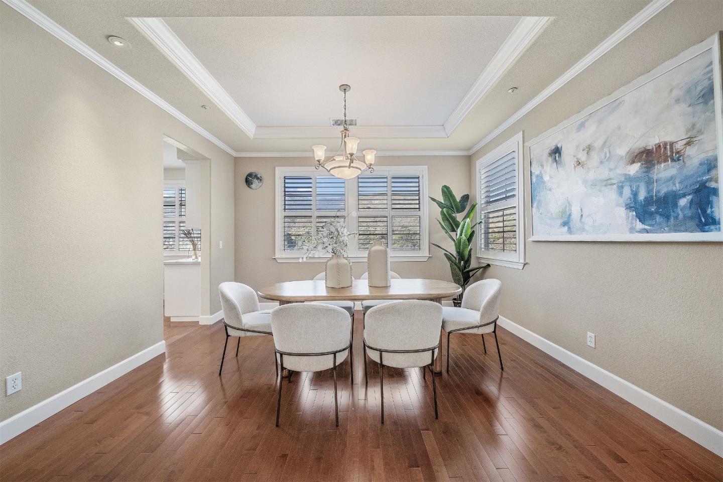 Detail Gallery Image 14 of 58 For 39 Lupine Valley Ct, Brisbane,  CA 94005 - 5 Beds | 3 Baths