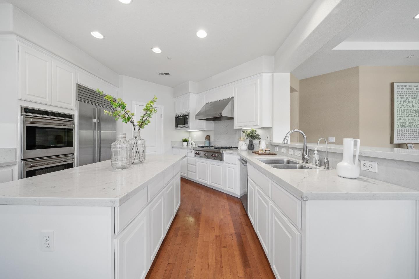 Detail Gallery Image 17 of 58 For 39 Lupine Valley Ct, Brisbane,  CA 94005 - 5 Beds | 3 Baths