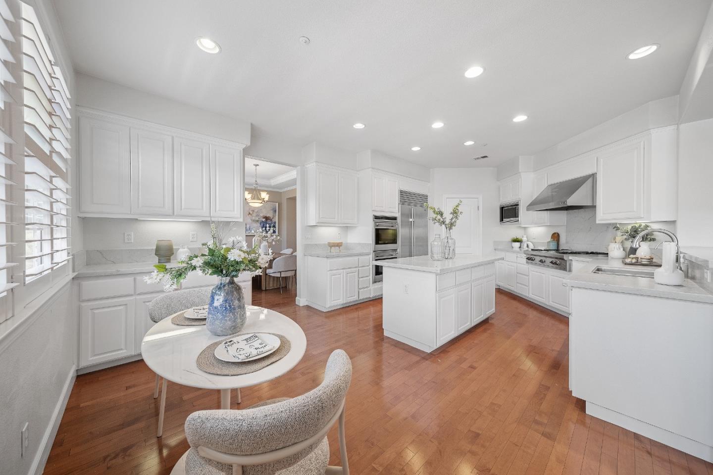 Detail Gallery Image 19 of 58 For 39 Lupine Valley Ct, Brisbane,  CA 94005 - 5 Beds | 3 Baths