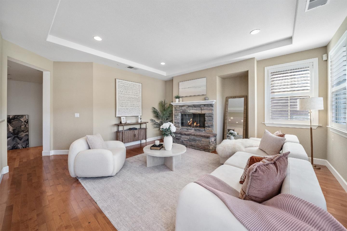 Detail Gallery Image 20 of 58 For 39 Lupine Valley Ct, Brisbane,  CA 94005 - 5 Beds | 3 Baths