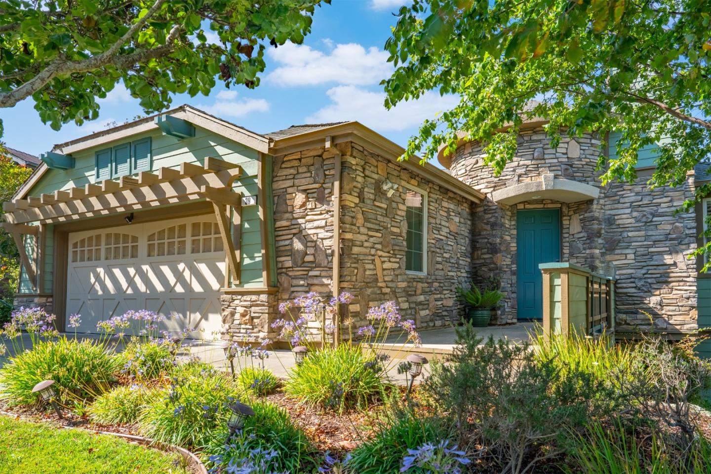 Detail Gallery Image 3 of 58 For 39 Lupine Valley Ct, Brisbane,  CA 94005 - 5 Beds | 3 Baths